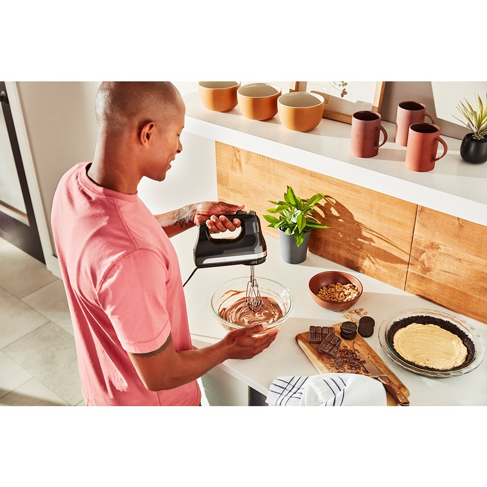Міксер KitchenAid ручний чорний 5KHM6118EOB