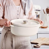 Гусятниця чавунна з кришкою KitchenAid Cast Iron 5,6 л мигдальний крем CC006062-001