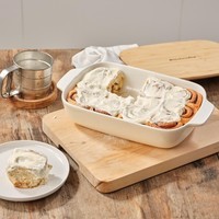 Форма для випічки KitchenAid Stoneware з кришкою мигдальний крем 3,8 л CC006109-001