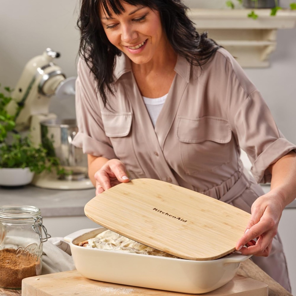 Форма для випічки KitchenAid Stoneware з кришкою мигдальний крем 3,8 л CC006109-001